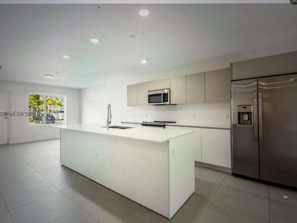 2555 NE 193 Street 2112 — photo 3
