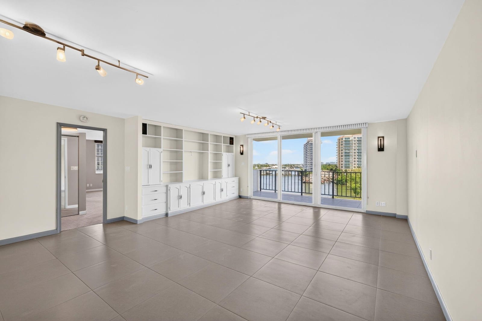 777 Bayshore Drive 701 — photo 8