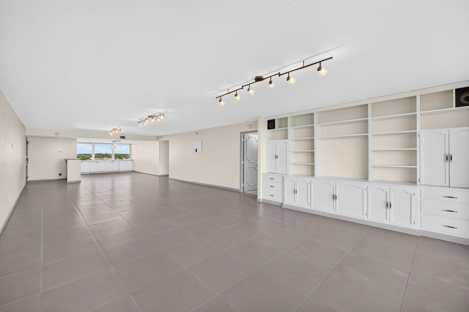 777 Bayshore Drive 701 — photo 9
