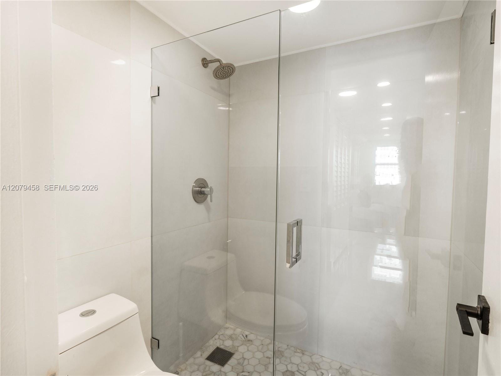 5701 Collins Avenue 307 — photo 12
