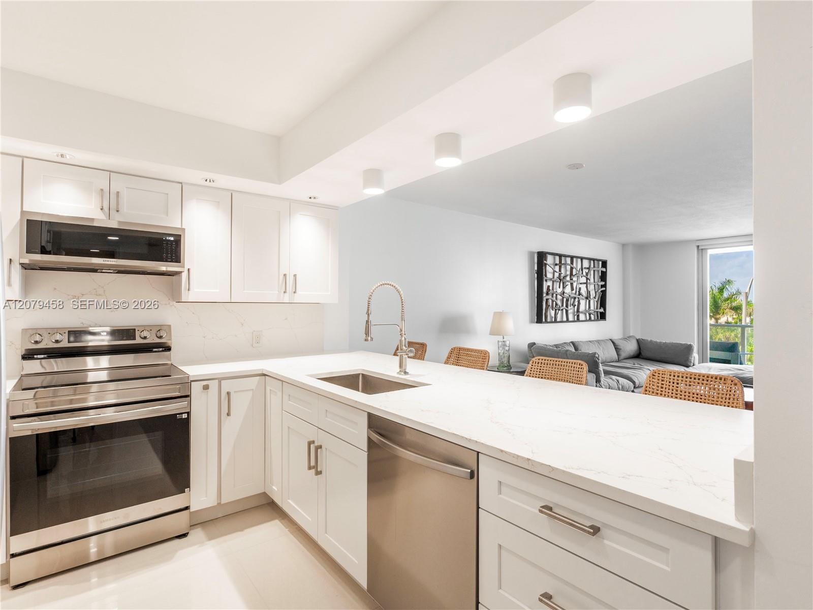5701 Collins Avenue 307 — photo 3