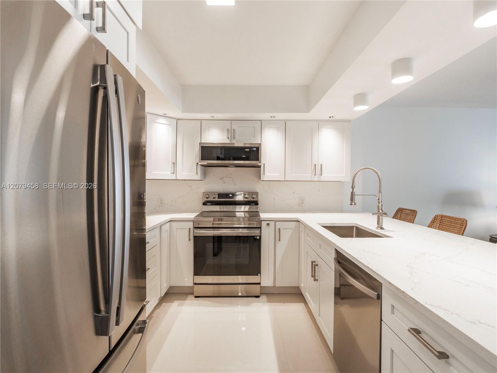 5701 Collins Avenue 307 — photo 4