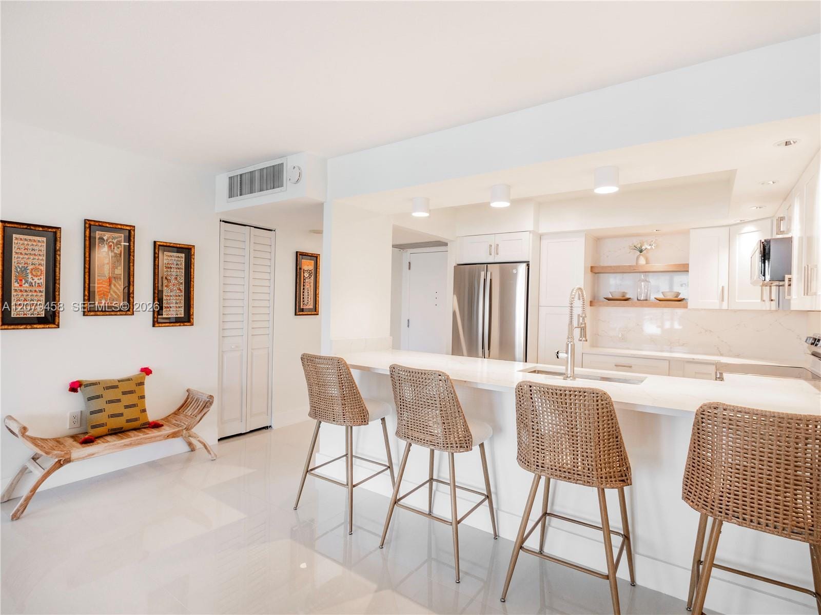 5701 Collins Avenue 307