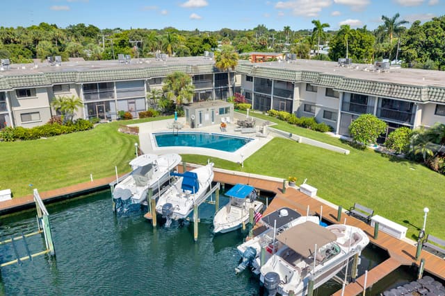 326 Northlake Drive 201, North Palm Beach, FL 33408