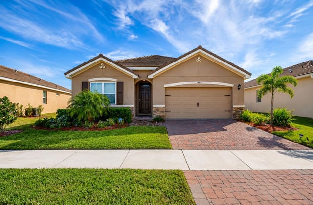 10505 SW Toren Way, Port St. Lucie, FL 34987
