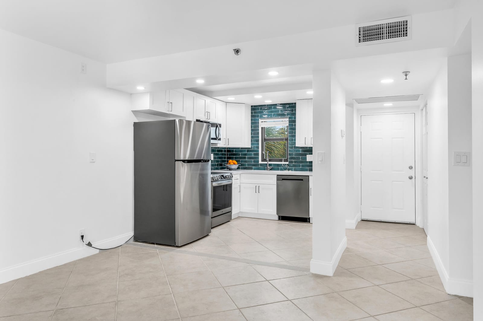 9235 SW 8th Street 405 — photo 10