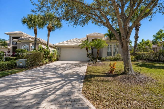 303 NW Somerset Circle, Port St. Lucie, FL 34983