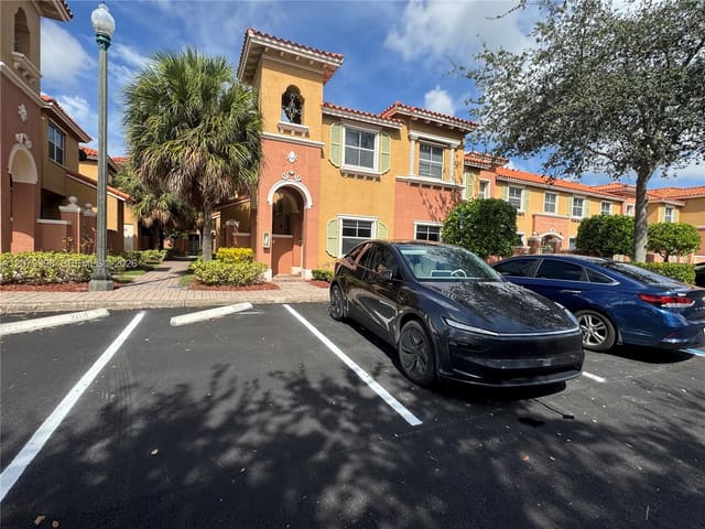 744 SW 106th Avenue 2001, Pembroke Pines, FL 33025