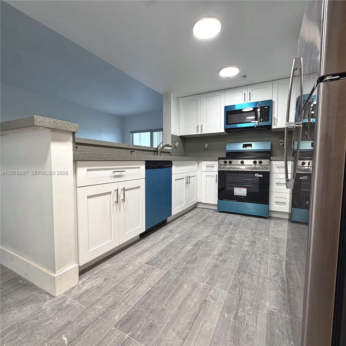 120 S Douglas Road 405 — photo 2