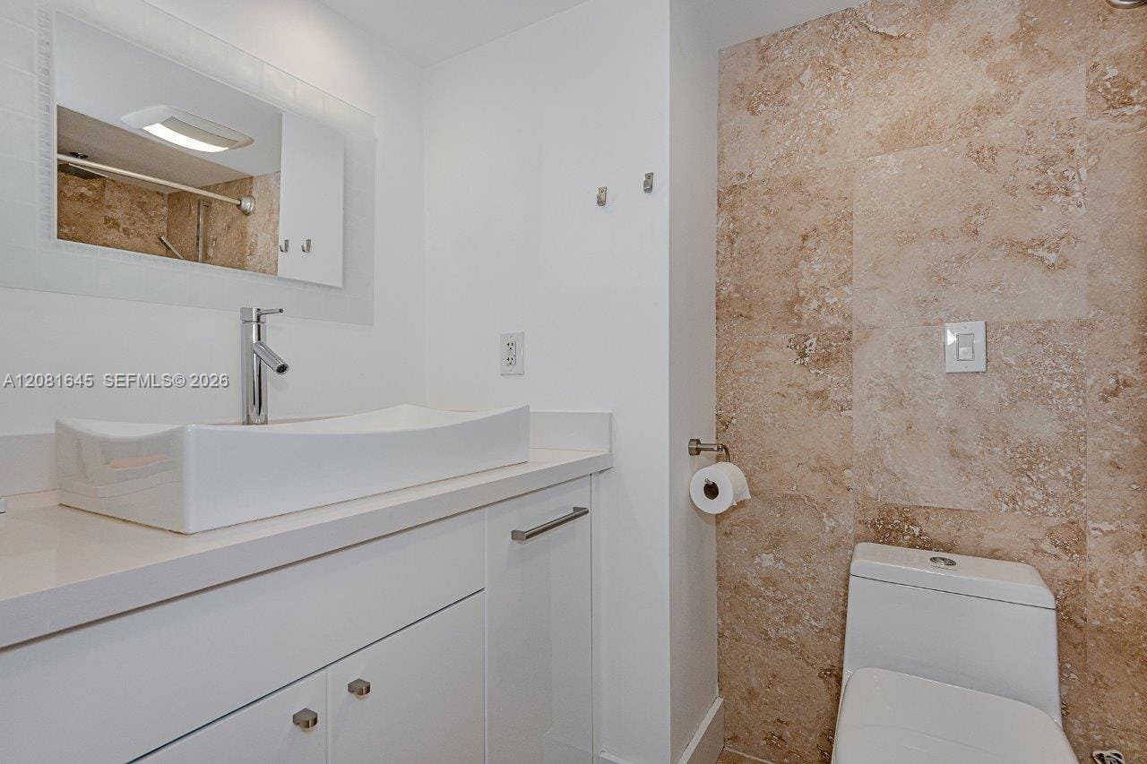 2301 Collins Avenue 1515 — photo 10