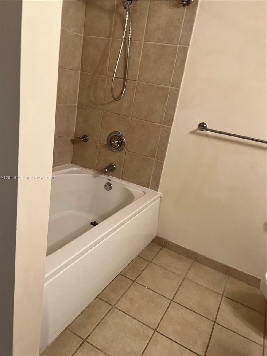 19501 W Country Club Drive 611 — photo 12