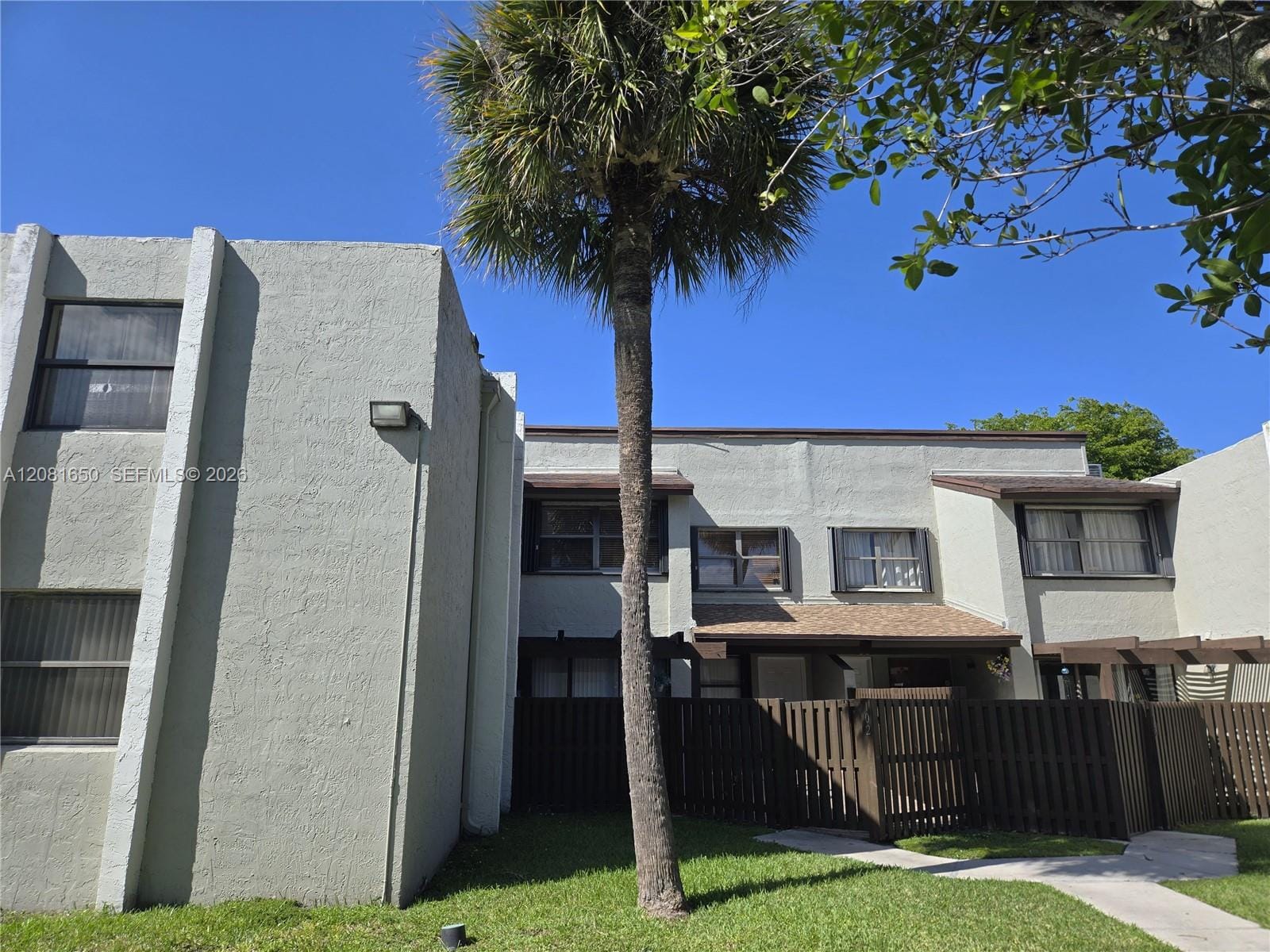 10020 NW 9th St Circle 102, Miami, FL 33172