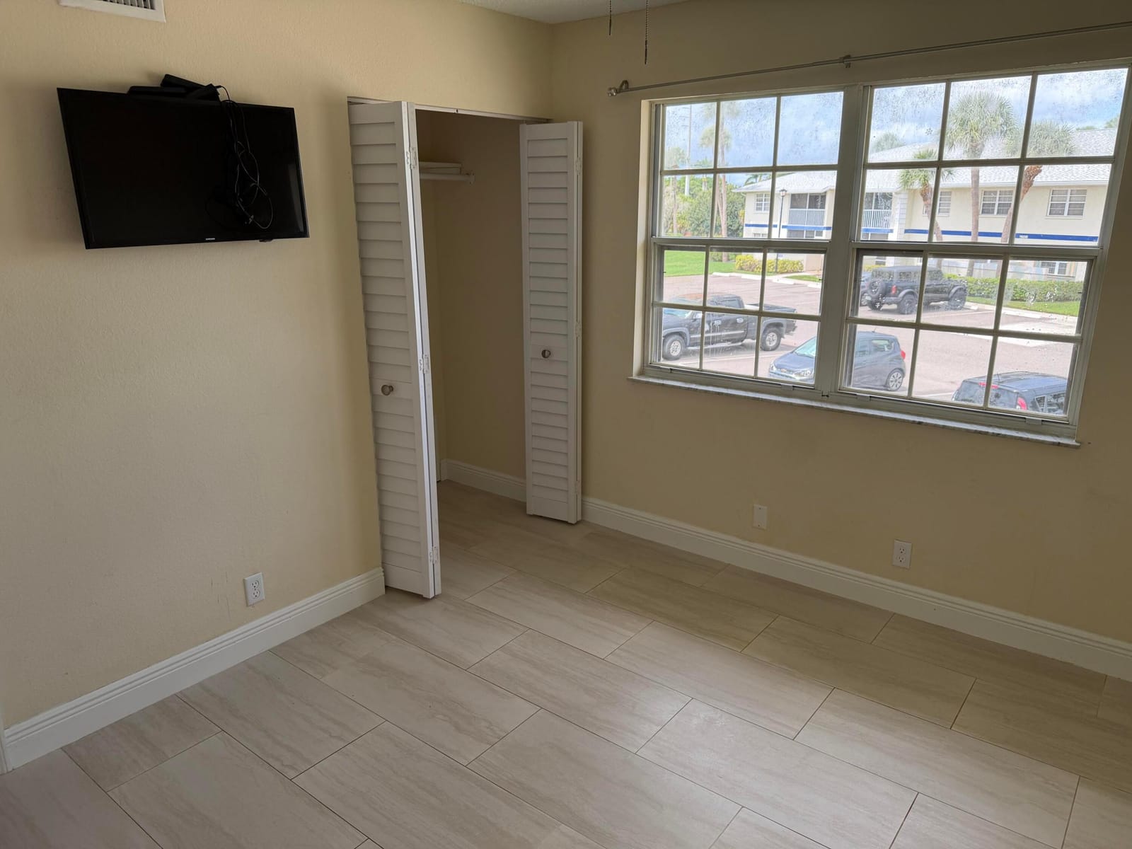 1512 SE ROYAL GREEN Circle 203 — photo 5