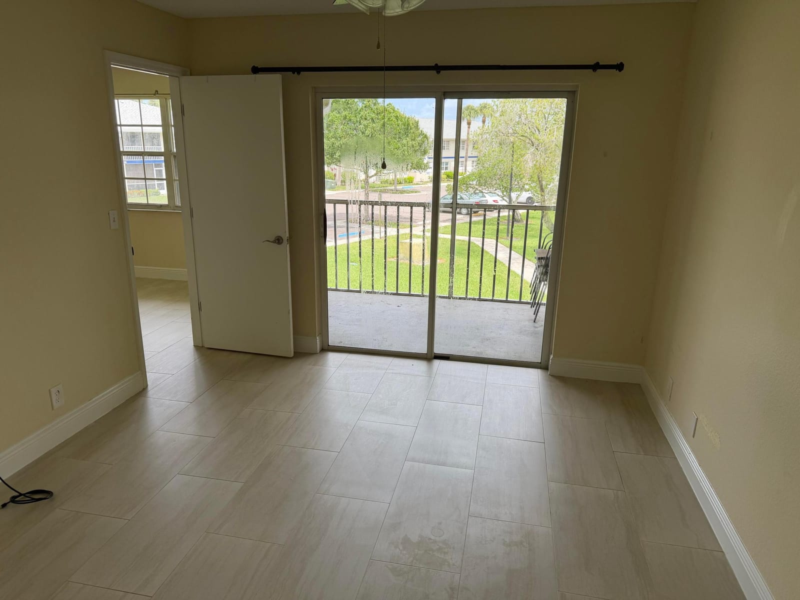 1512 SE ROYAL GREEN Circle 203 — photo 7