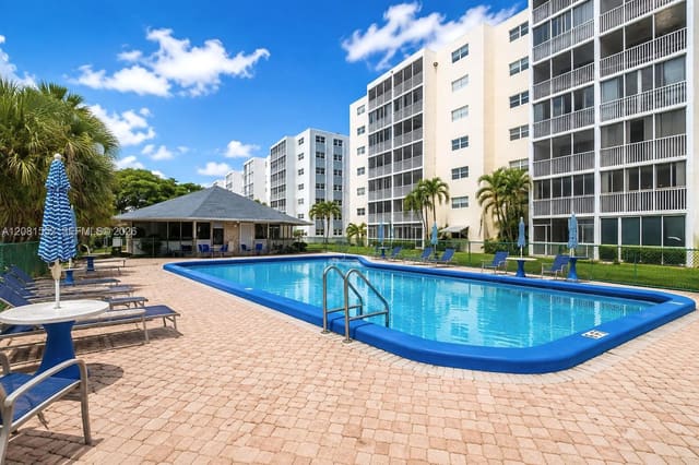301 NE 14th Avenue 307, Hallandale Beach, FL 33009
