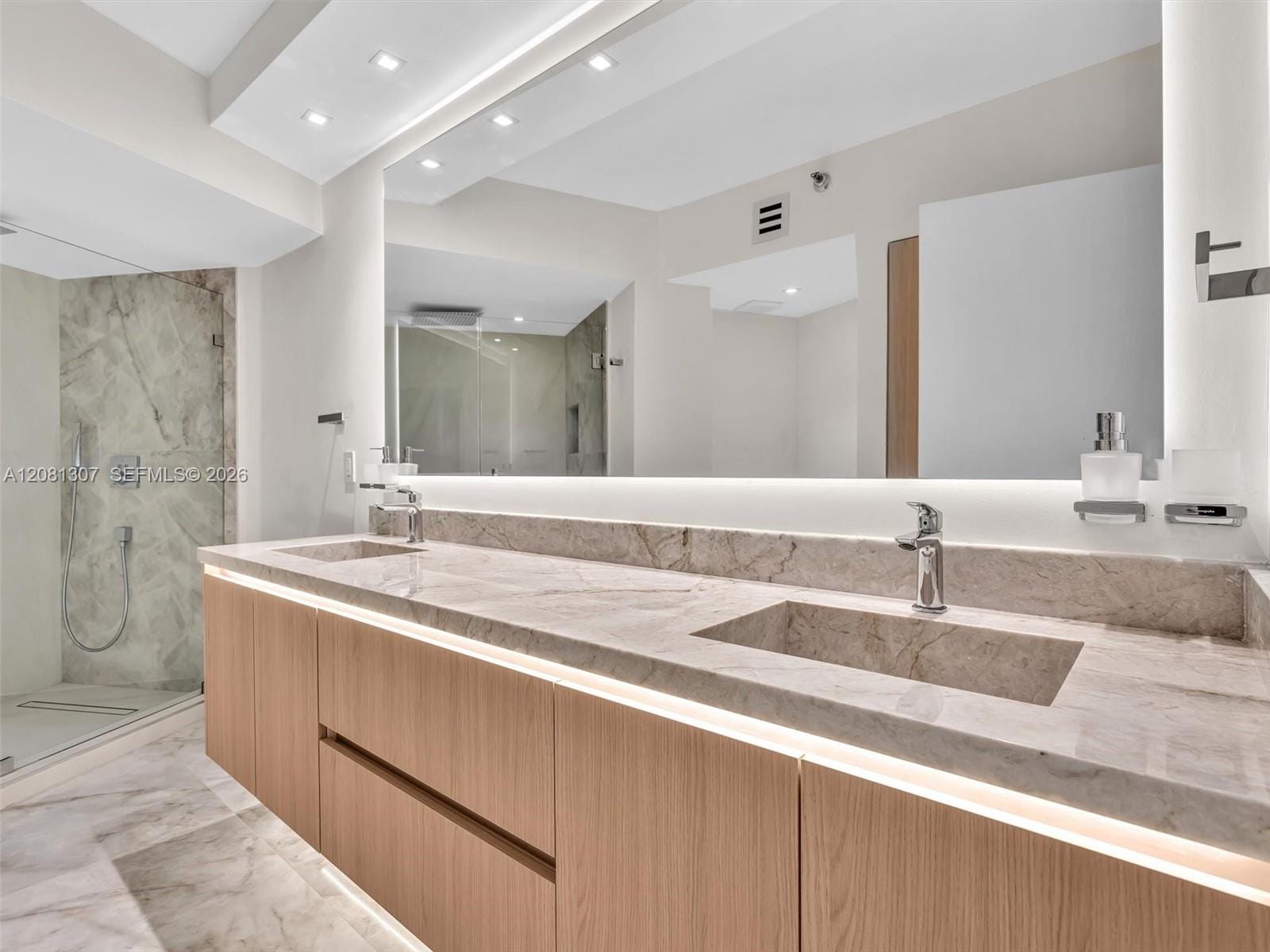 19195 NE 36th Court 904 — photo 5