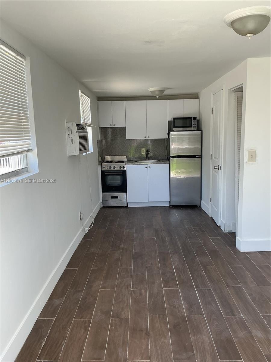 2222 Van Buren Street 28