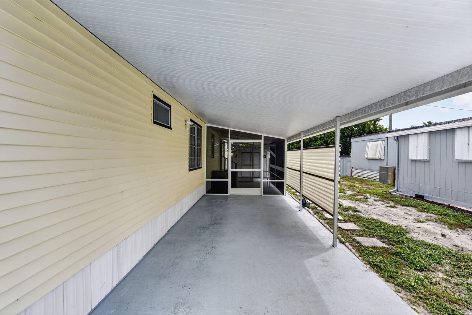 8381 SE Skylark Avenue — photo 5