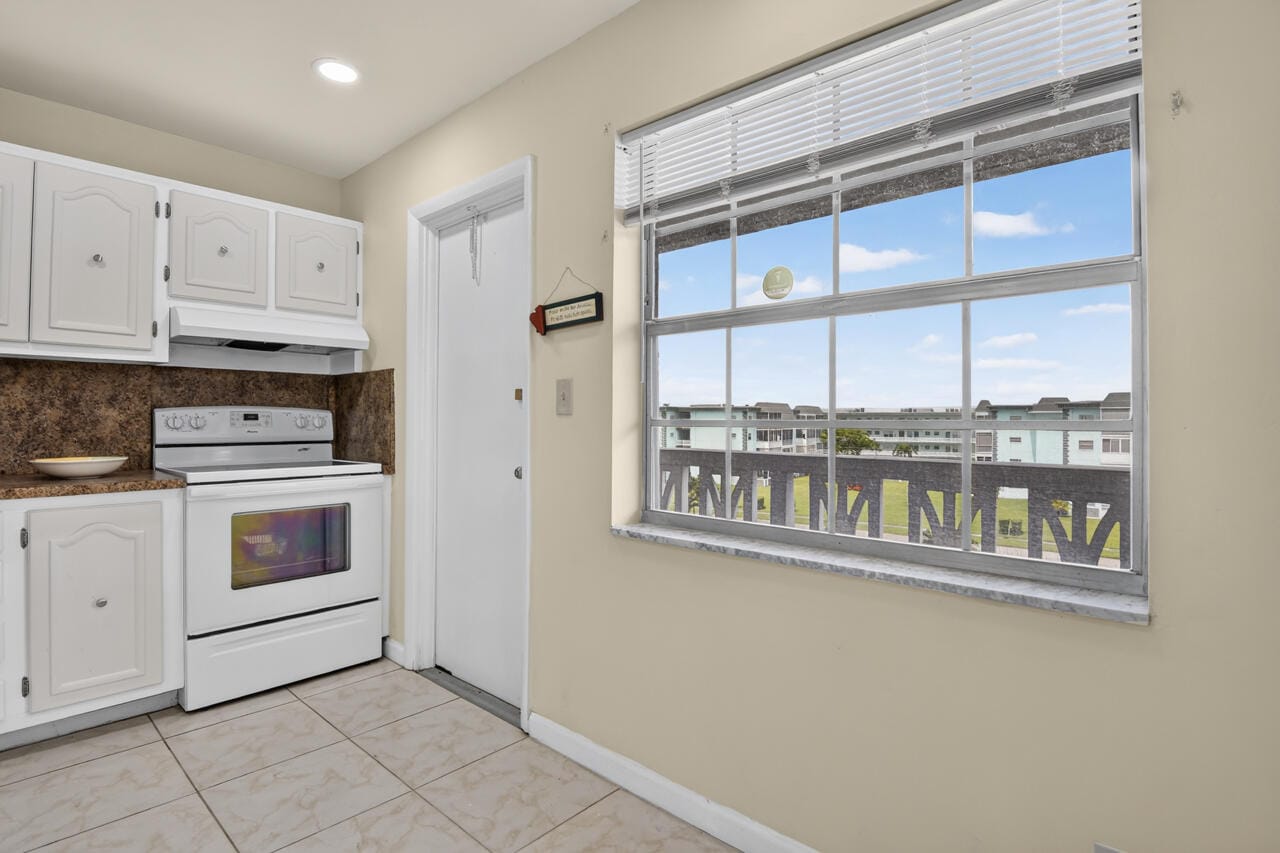 4140 NW 44TH Avenue 411 — photo 1