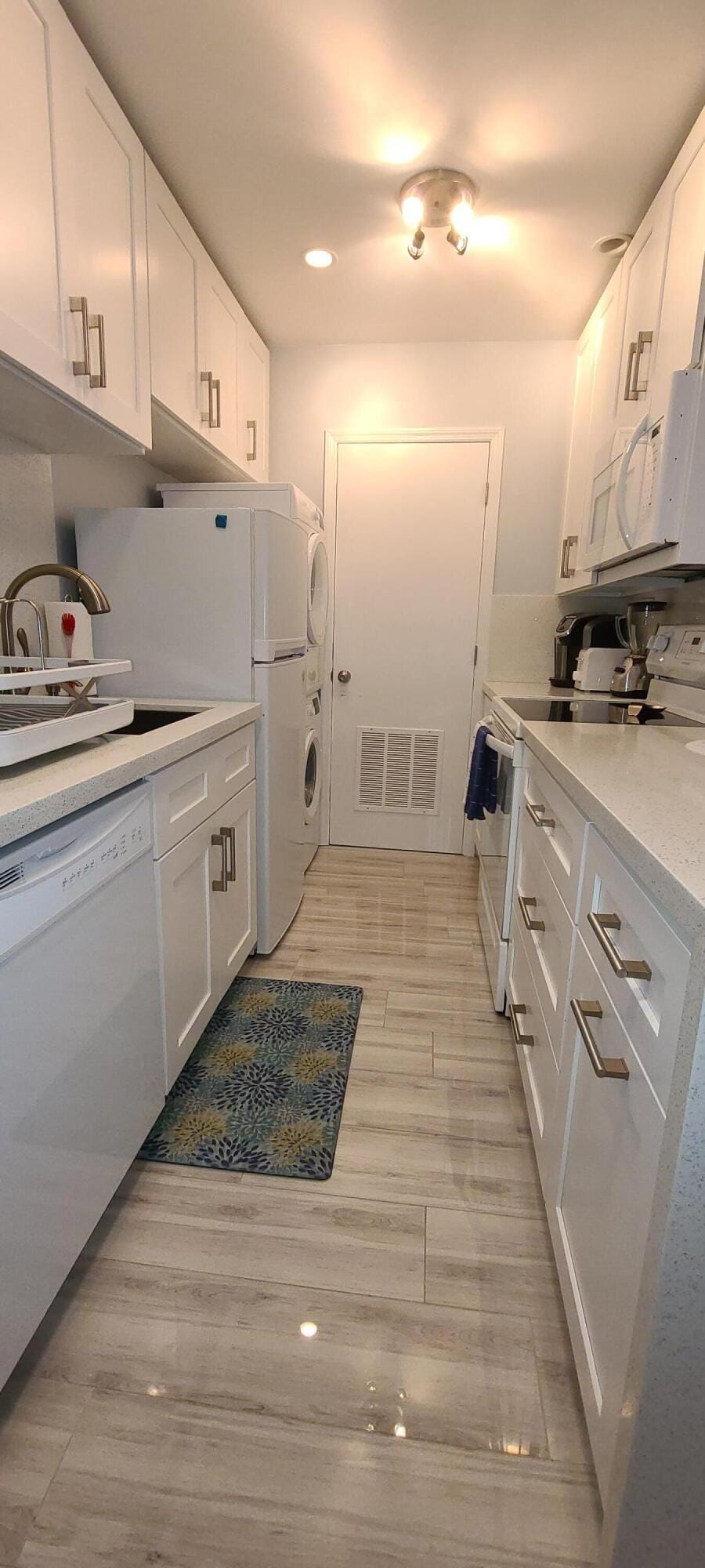 1012 PINE Drive 1 — photo 2