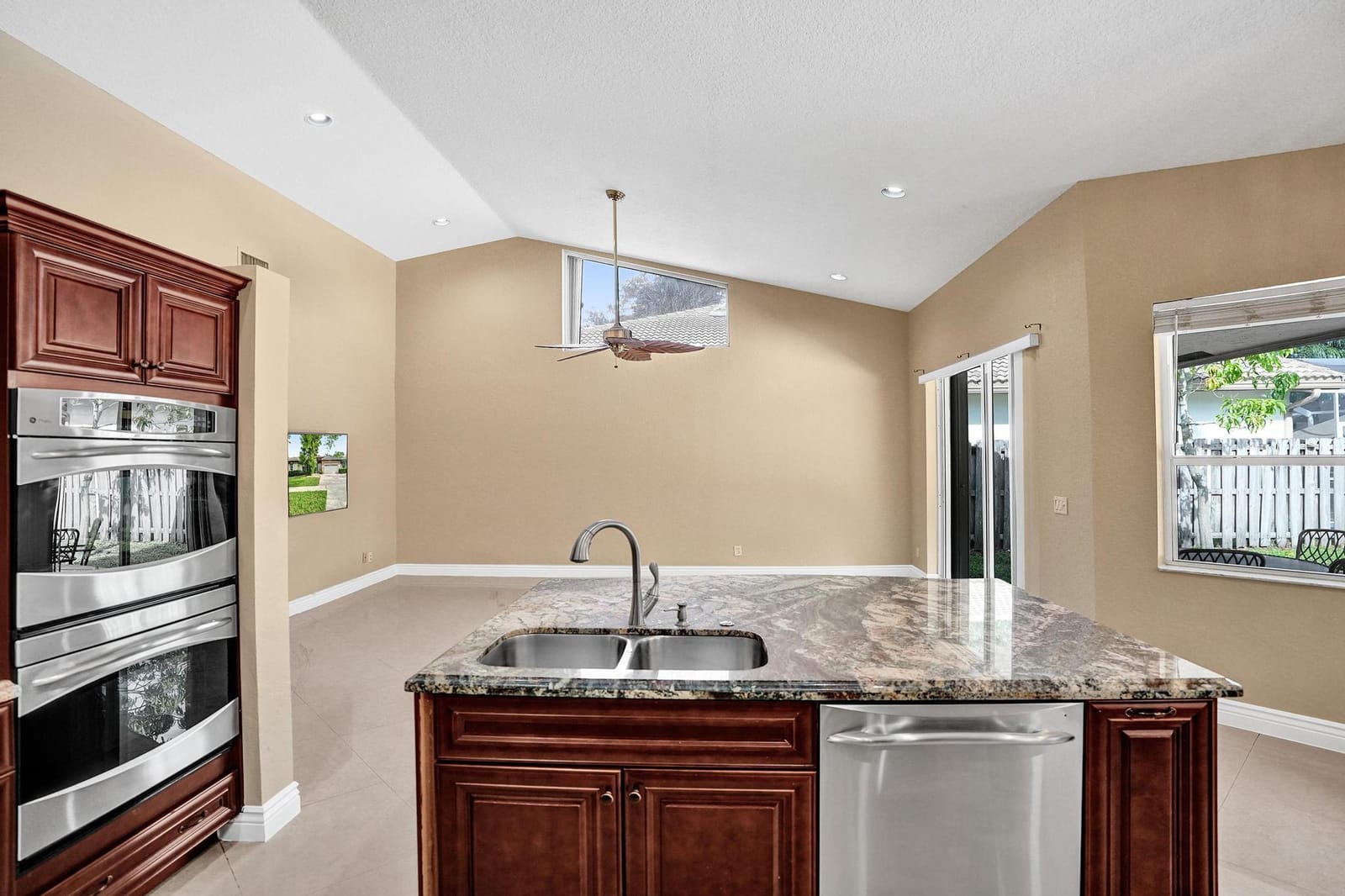 10255 GUATEMALA Street — photo 11