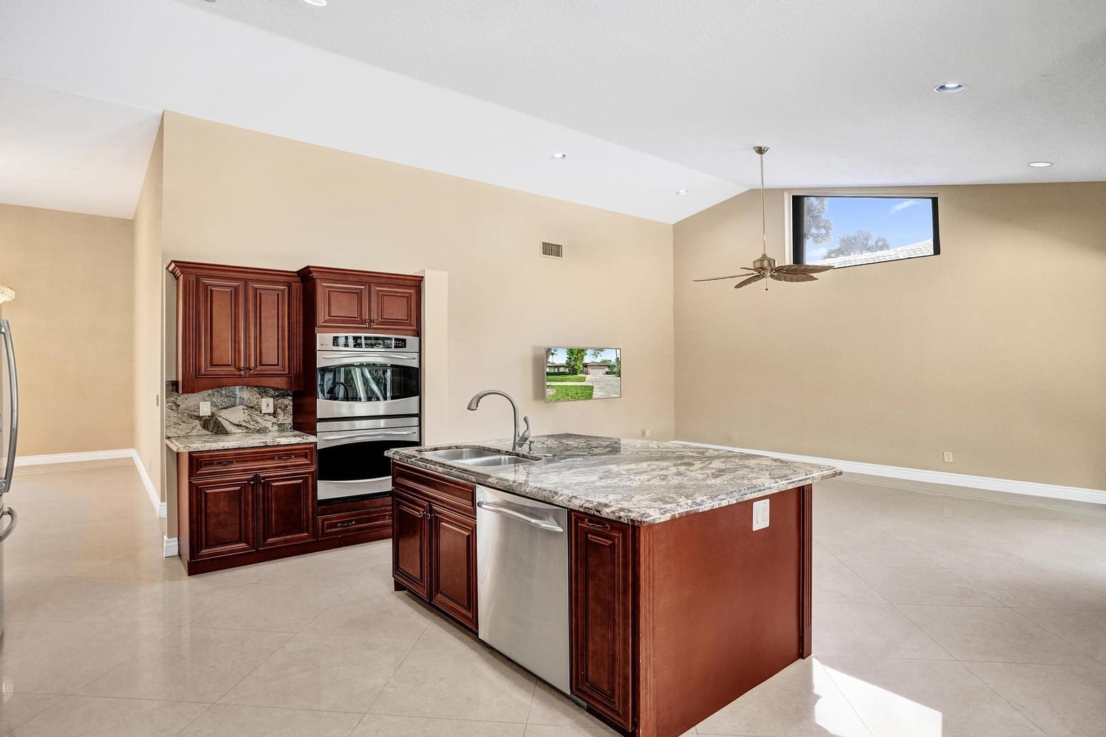 10255 GUATEMALA Street — photo 12