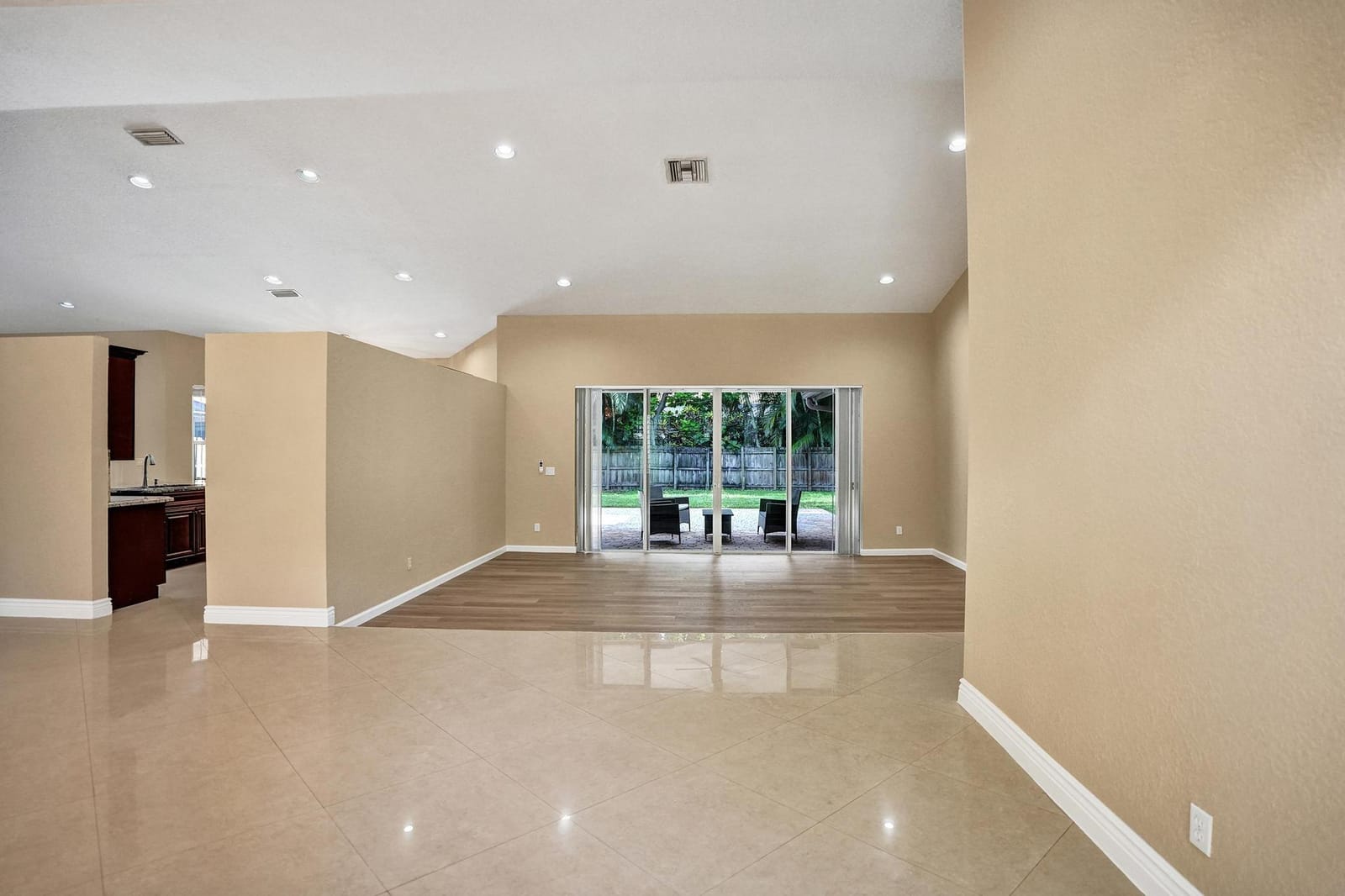 10255 GUATEMALA Street — photo 4