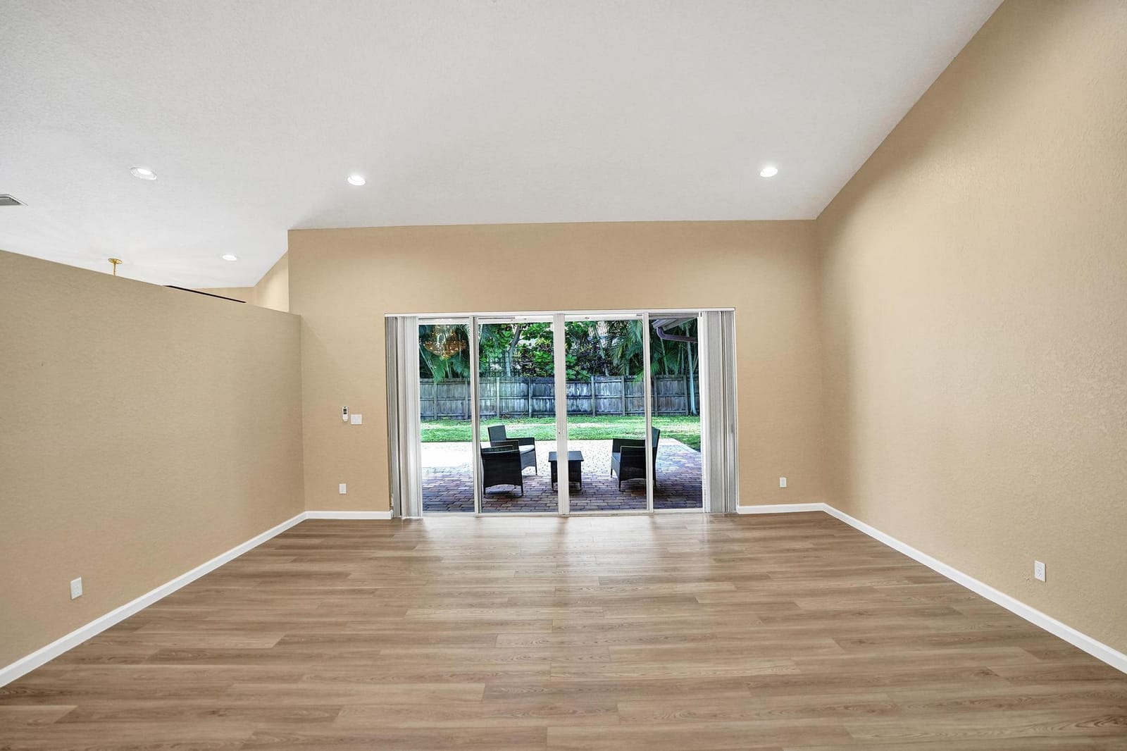 10255 GUATEMALA Street — photo 5
