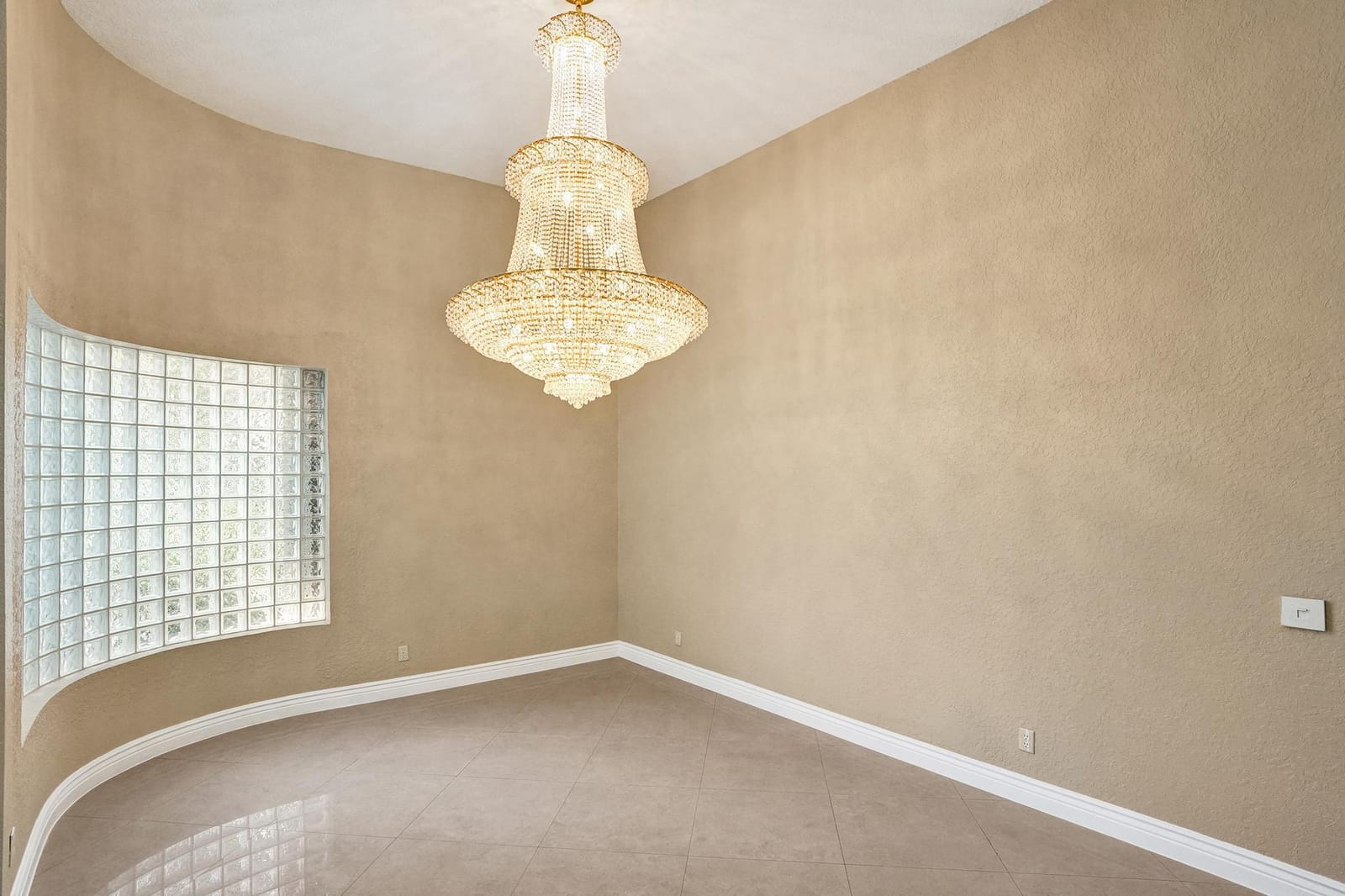 10255 GUATEMALA Street — photo 6