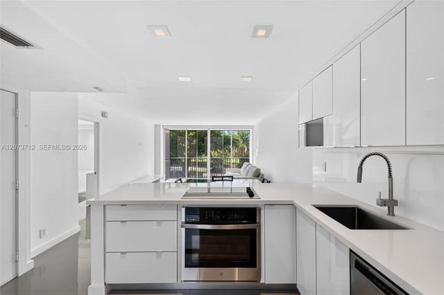 3301 N Country Club Drive 310, Aventura, FL 33180