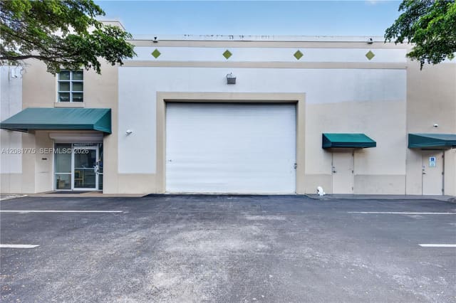 3042 NW 82nd Avenue, Doral, FL 33122