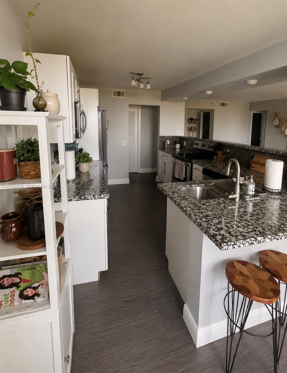 105 Lake Emerald Drive 503 — photo 4