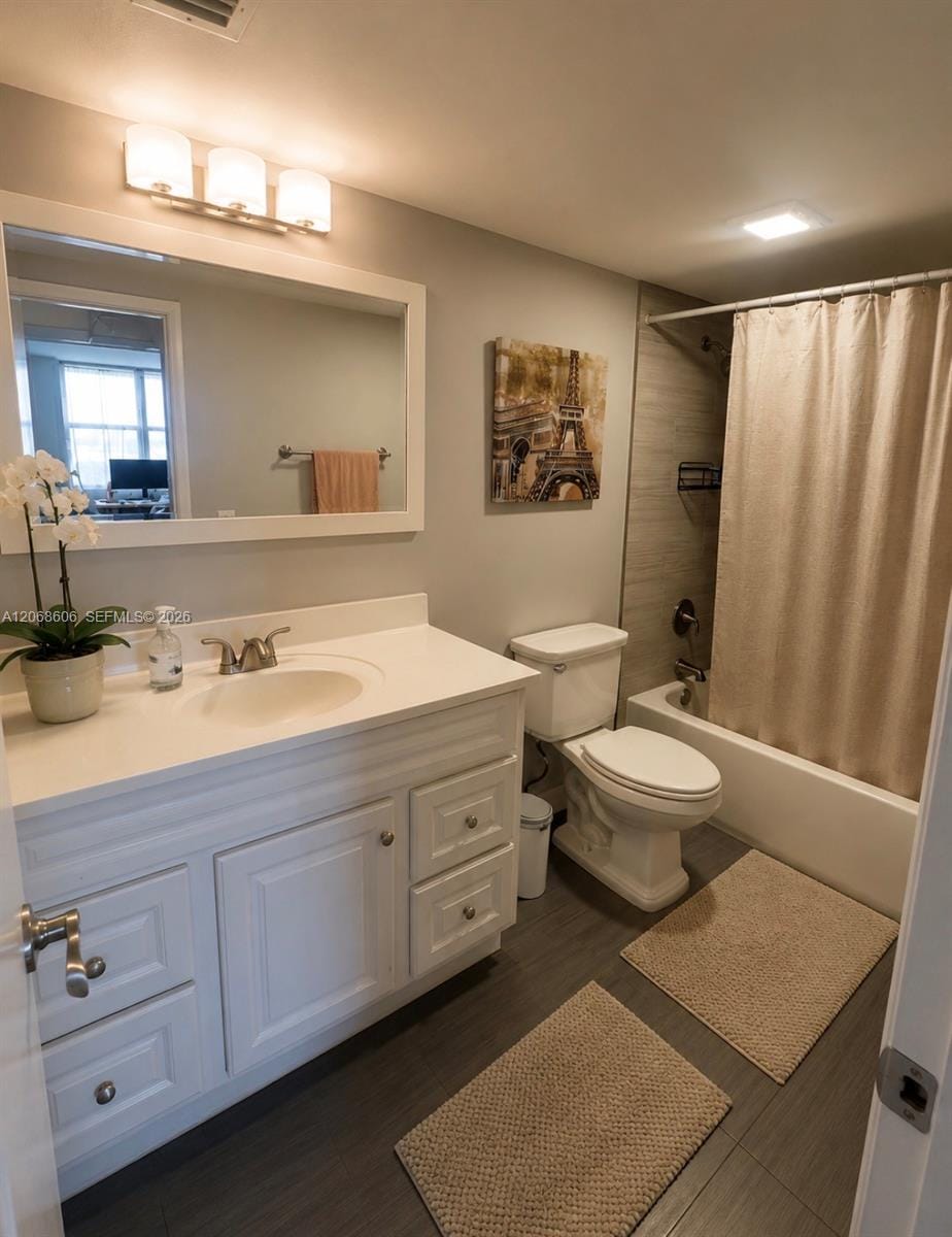 105 Lake Emerald Drive 503 — photo 5