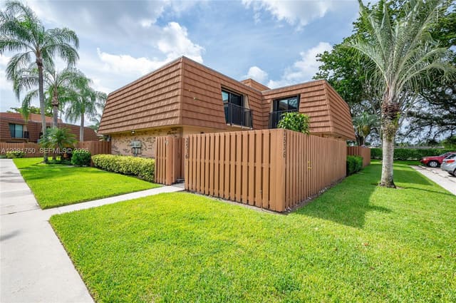 2536 Camelot Court 2536, Cooper City, FL 33026