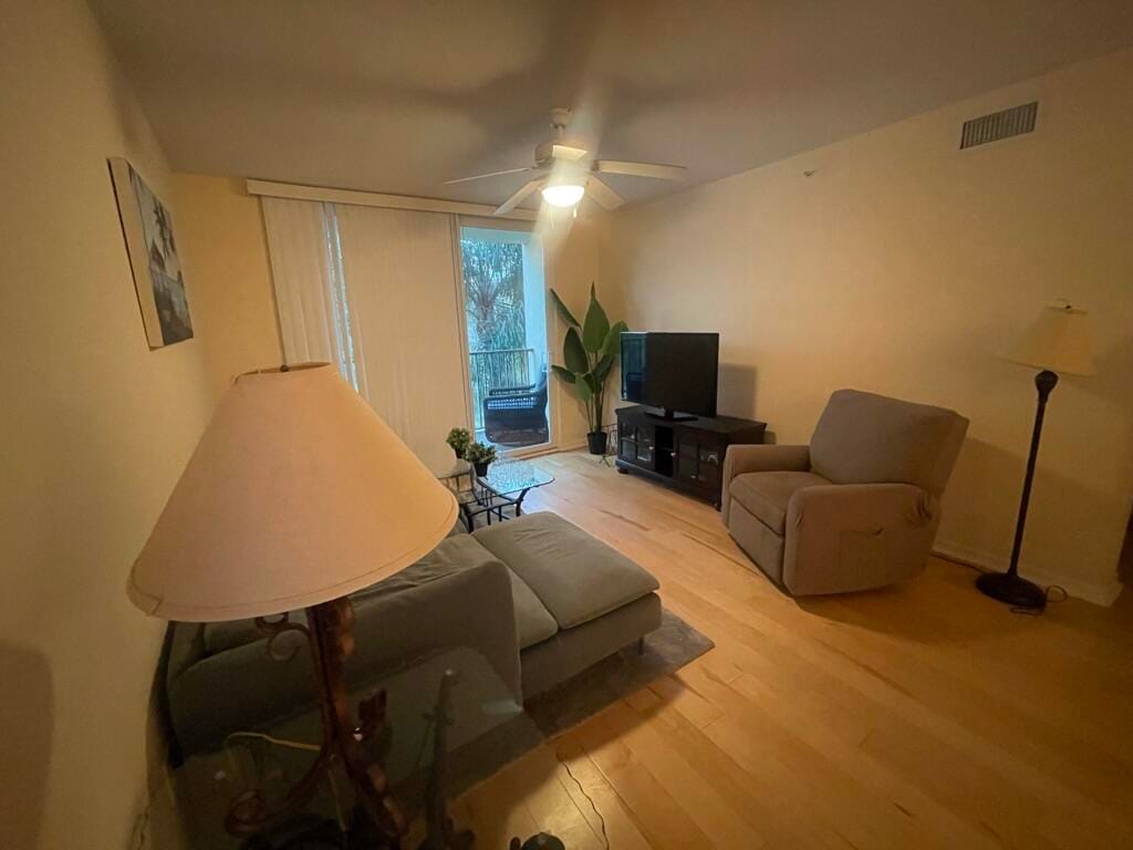 712 VILLA Circle — photo 2