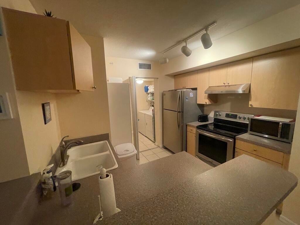 712 VILLA Circle — photo 6