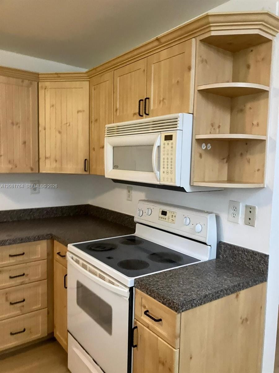 104 Gardens Drive 101 — photo 2