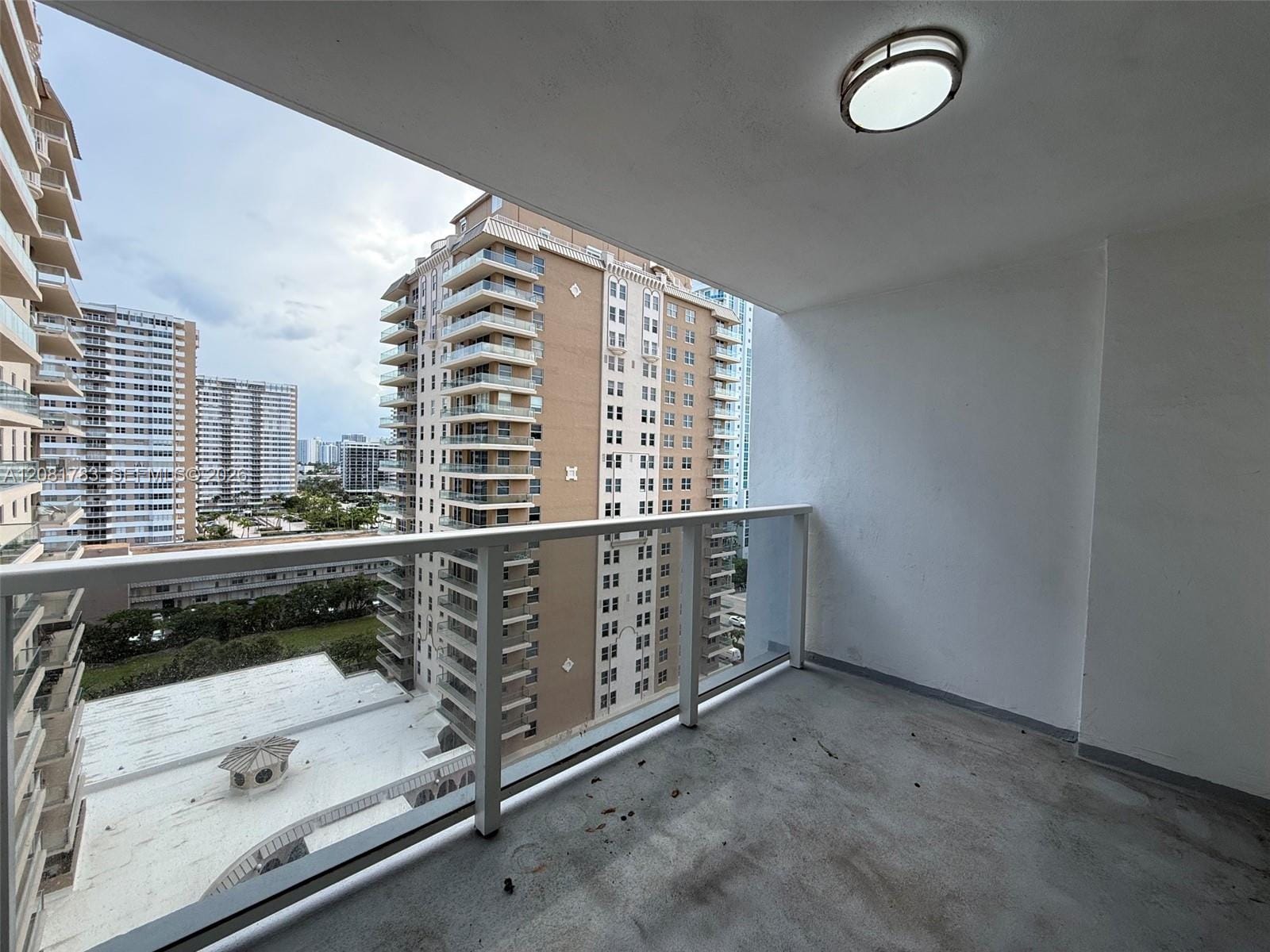 1904 S Ocean Drive 1206 — photo 2