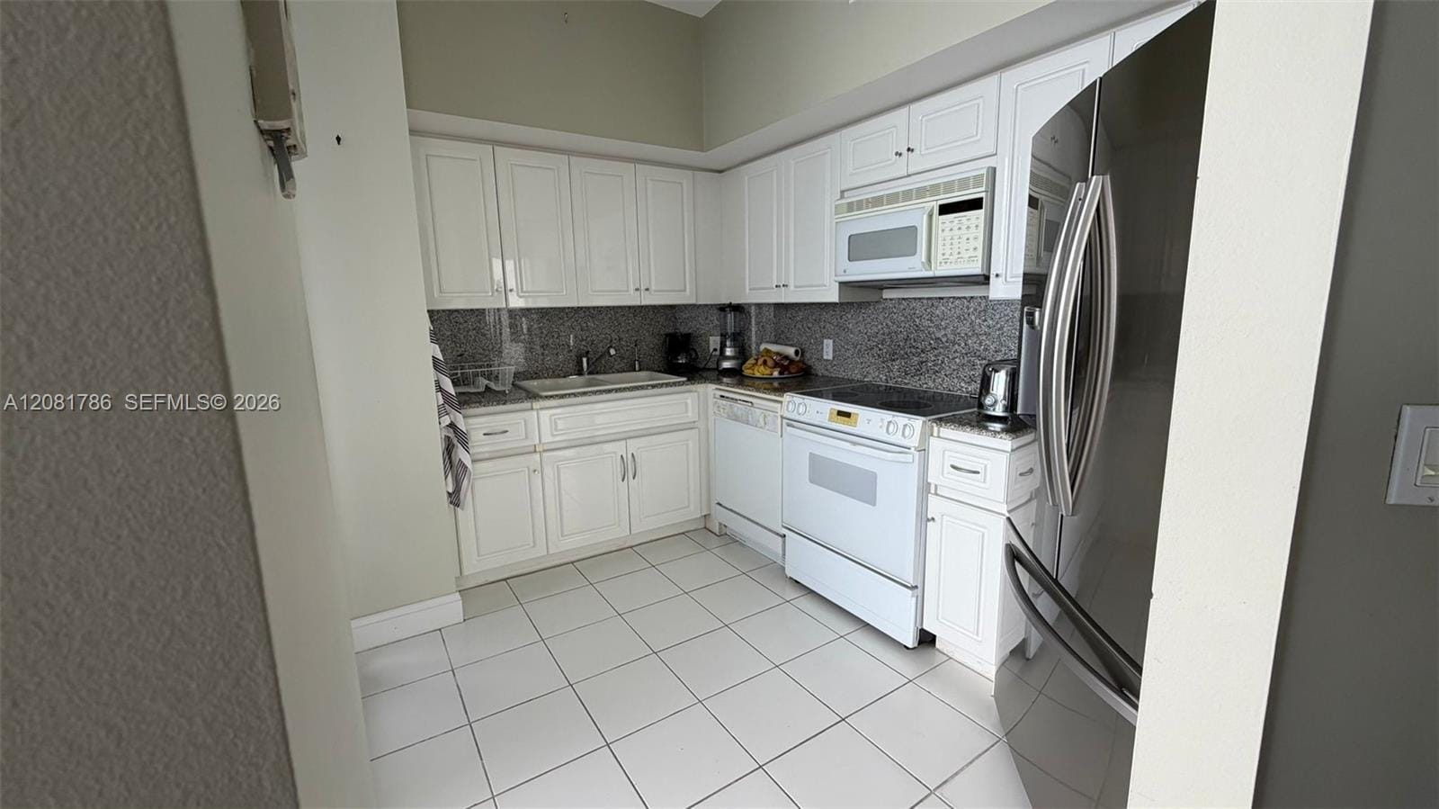 6301 Collins Avenue LPH4 — photo 9