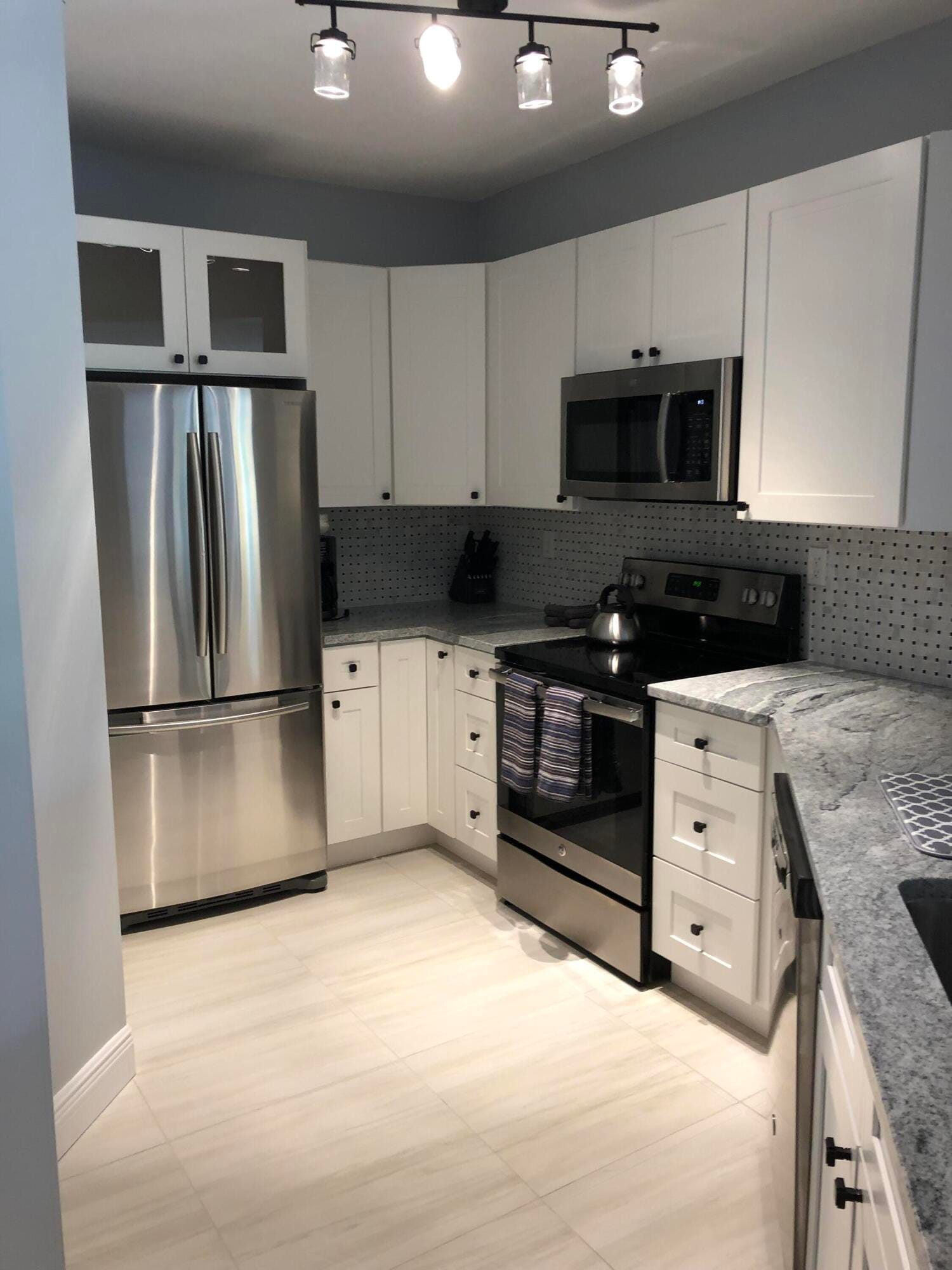 800 Uno Lago Drive, North Palm Beach, FL 33408