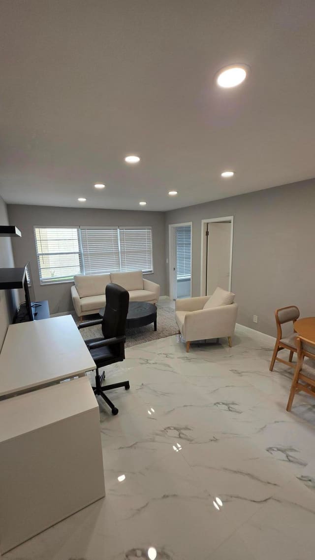 319 LAKE FRANCES Drive 319, West Palm Beach, FL 33411