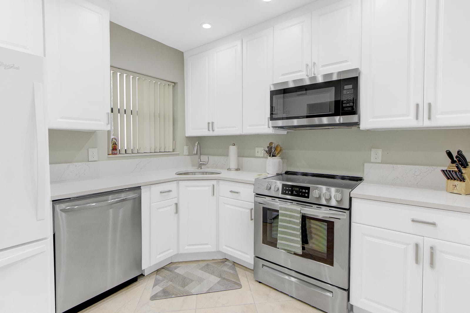 4480 Carambola Circle S — photo 10