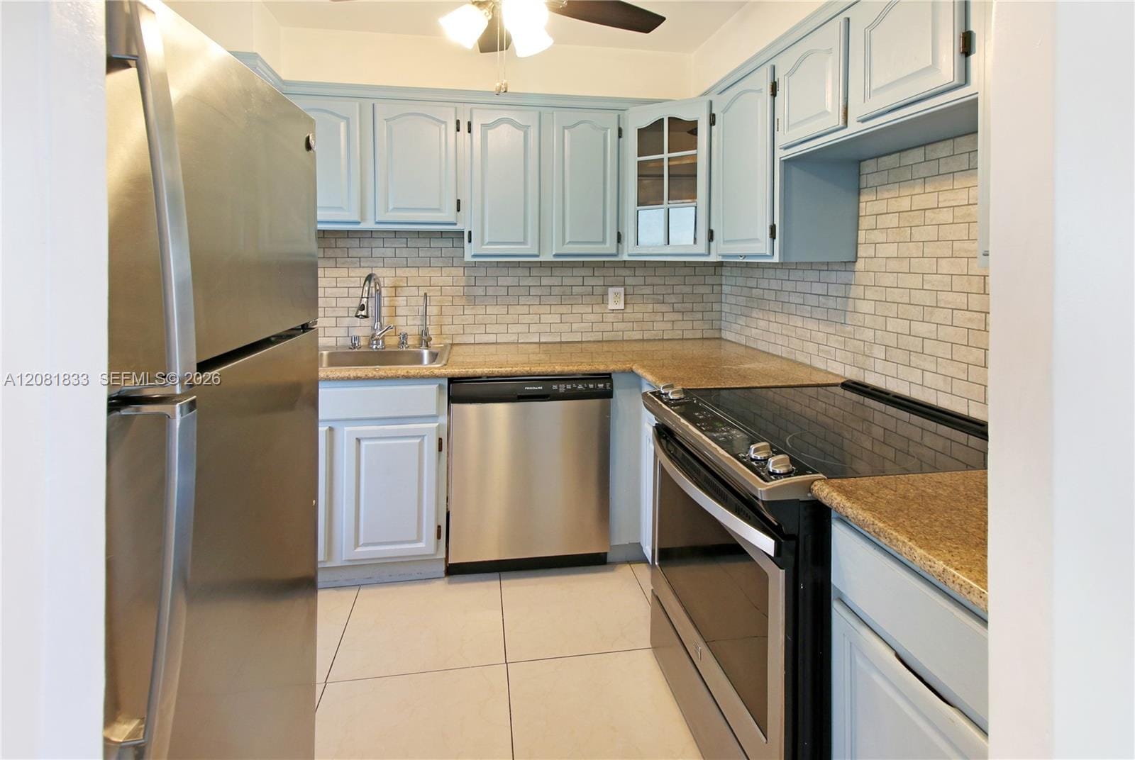220 Kings Point Drive 304 — photo 3
