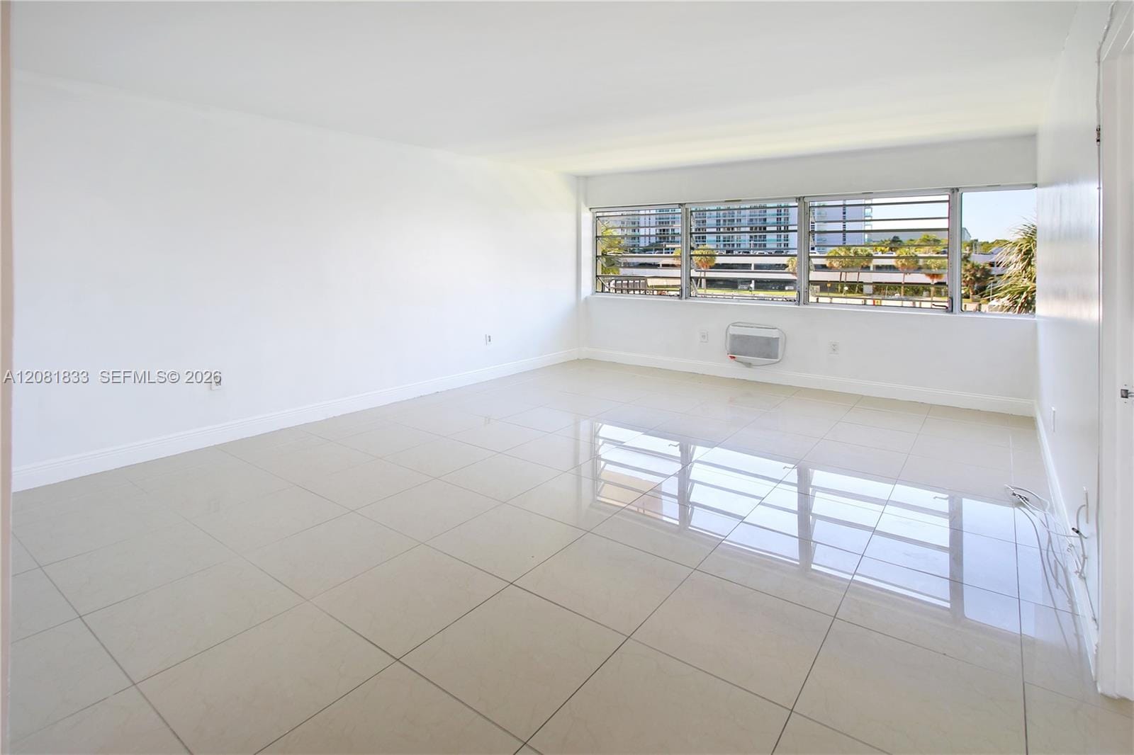 220 Kings Point Drive 304 — photo 4