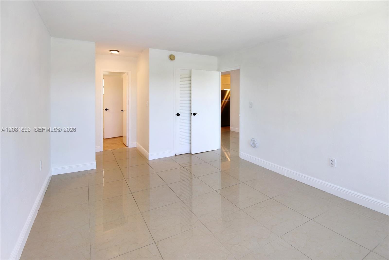 220 Kings Point Drive 304 — photo 8