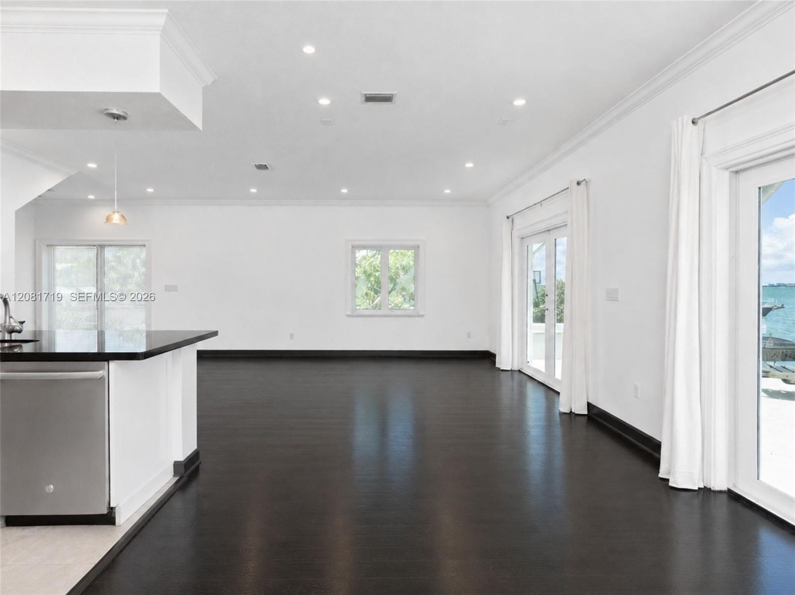8041 NE Bayshore Court 8041 — photo 9