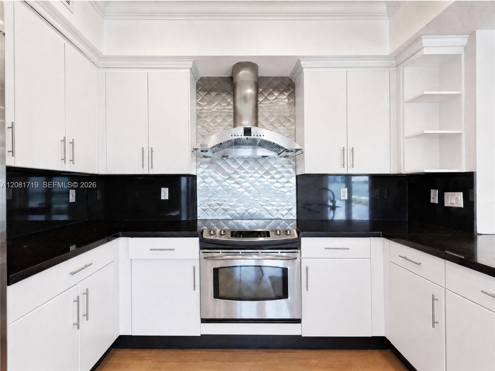 8041 NE Bayshore Court 8041 — photo 10