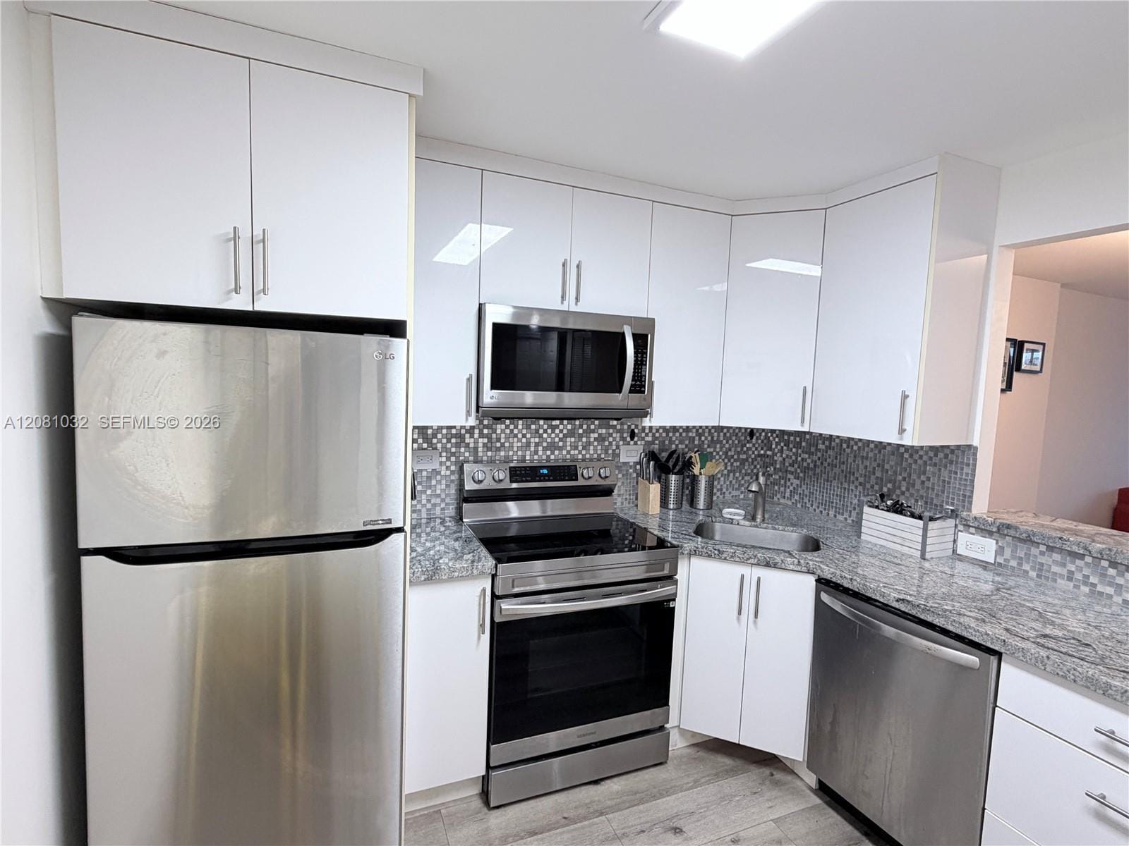 2780 NE 183rd Street 415, Aventura, FL 33160 photo 2