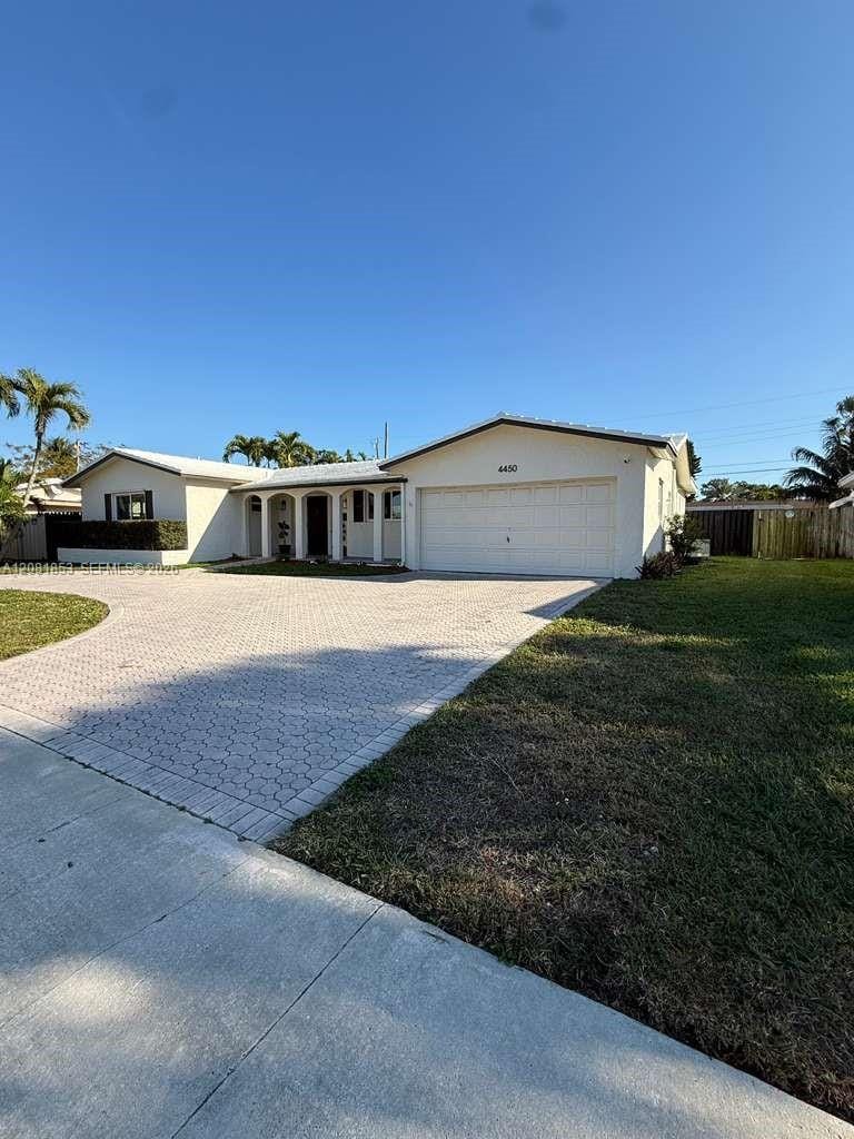 4450 NW 9th Street — photo 2