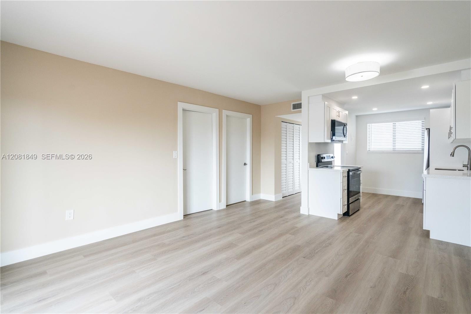 6960 Rue Vendome 402 — photo 4
